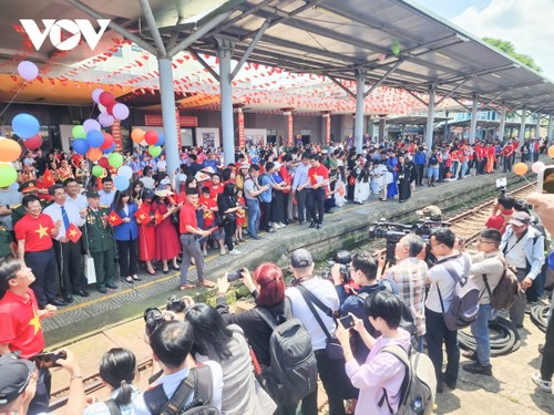 Tái hiện cuộc hội ngộ lịch sử 2 đoàn tàu Thống Nhất tại ga Đà Nẵng - ảnh 4