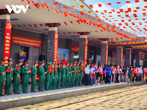 Tái hiện cuộc hội ngộ lịch sử 2 đoàn tàu Thống Nhất tại ga Đà Nẵng - ảnh 6