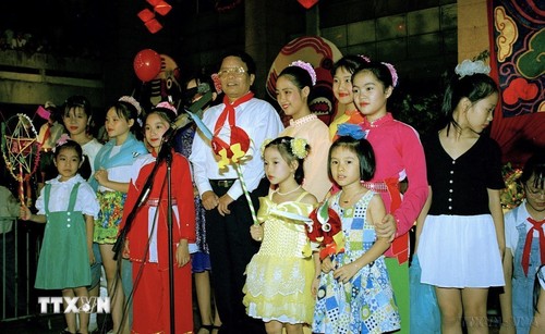 Nguyên Chủ tịch nước Trần Đức Lương - nhà lãnh đạo hết lòng phục vụ sự nghiệp cách mạng - ảnh 11