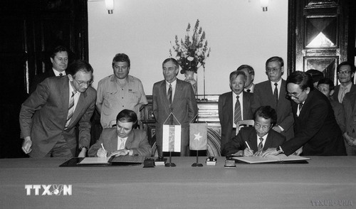 Nguyên Chủ tịch nước Trần Đức Lương - nhà lãnh đạo hết lòng phục vụ sự nghiệp cách mạng - ảnh 1