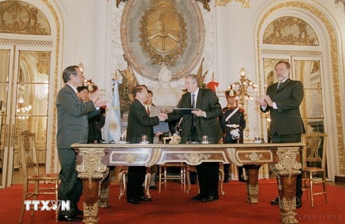 Nguyên Chủ tịch nước Trần Đức Lương - nhà lãnh đạo hết lòng phục vụ sự nghiệp cách mạng - ảnh 23