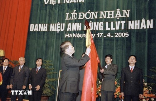 Nguyên Chủ tịch nước Trần Đức Lương - nhà lãnh đạo hết lòng phục vụ sự nghiệp cách mạng - ảnh 25