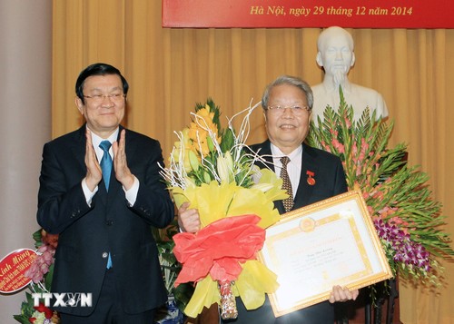 Nguyên Chủ tịch nước Trần Đức Lương - nhà lãnh đạo hết lòng phục vụ sự nghiệp cách mạng - ảnh 27