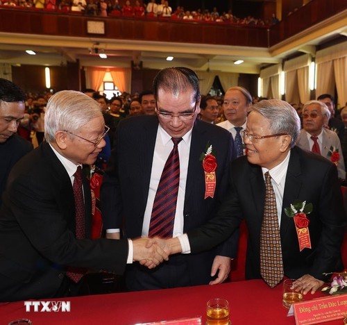 Nguyên Chủ tịch nước Trần Đức Lương - nhà lãnh đạo hết lòng phục vụ sự nghiệp cách mạng - ảnh 28