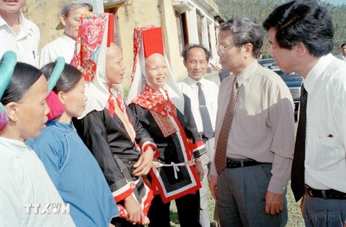 Nguyên Chủ tịch nước Trần Đức Lương - nhà lãnh đạo hết lòng phục vụ sự nghiệp cách mạng - ảnh 2