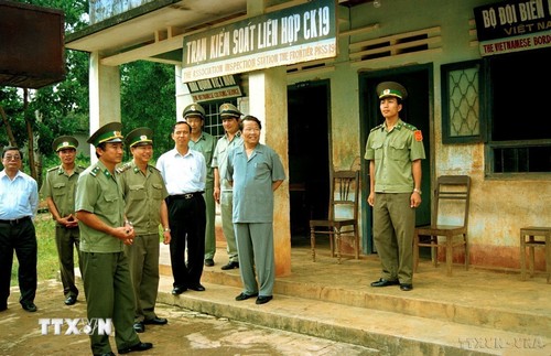 Nguyên Chủ tịch nước Trần Đức Lương - nhà lãnh đạo hết lòng phục vụ sự nghiệp cách mạng - ảnh 7