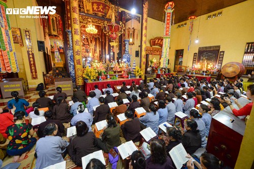 Linh thiêng khoảnh khắc chùa Quán Sứ cử ba hồi chuông trống cầu quốc thái dân an sáng 1/7 - ảnh 12