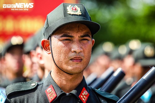 Nắng hè không thể thiêu rụi khí phách người chiến sĩ - ảnh 9