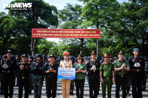 Nắng hè không thể thiêu rụi khí phách người chiến sĩ - ảnh 12