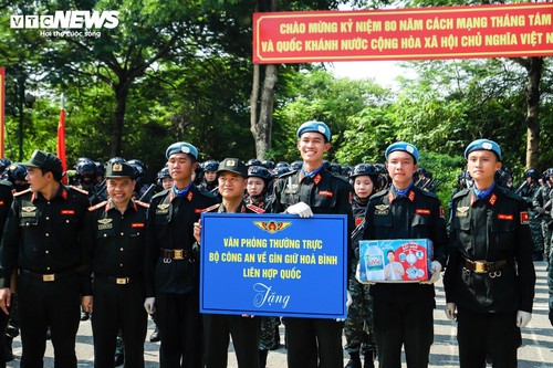 Nắng hè không thể thiêu rụi khí phách người chiến sĩ - ảnh 13