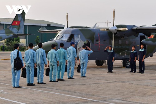 Dàn “ngựa thồ” của Không quân Việt Nam luyện xếp đội hình trên bầu trời Hà Nội - ảnh 1