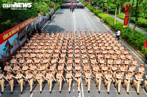 Nắng hè không thể thiêu rụi khí phách người chiến sĩ - ảnh 4