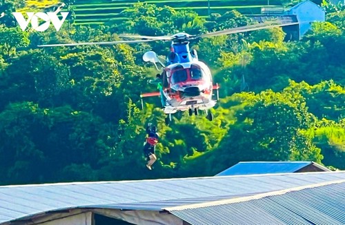 Giải cứu thành công người dân bị cô lập do mưa lũ ở các tỉnh miền núi phía Bắc - ảnh 5