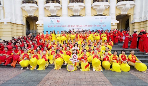 Lan toả hình ảnh áo dài Việt Nam trong những ngày thu lịch sử - ảnh 8