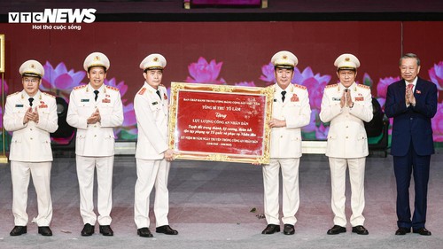 Toàn cảnh Lễ kỷ niệm 80 năm Ngày Truyền thống Công an Nhân dân - ảnh 12