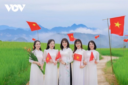 Con đường cờ Tổ quốc bừng sáng giữa trời thu Tây Bắc - ảnh 4