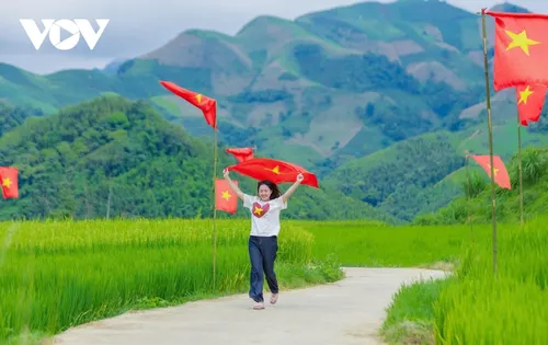 Con đường cờ Tổ quốc bừng sáng giữa trời thu Tây Bắc - ảnh 7