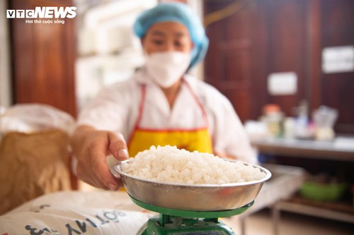 Cận cảnh cơ sở sản xuất bánh trung thu nức tiếng ở Hà Nội - ảnh 2