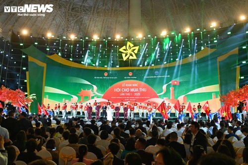 Toàn cảnh lễ khai mạc Hội chợ mùa Thu lần thứ nhất 2025 - ảnh 1