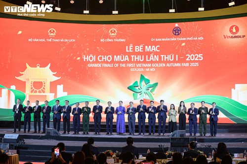 Toàn cảnh lễ bế mạc Hội chợ mùa Thu lần thứ nhất 2025 - ảnh 7