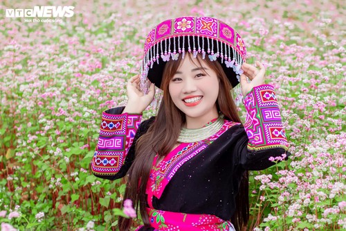 Mùa hoa tam giác mạch nở rộ, thiếu nữ rủ nhau lên Đồng Văn săn ảnh đẹp - ảnh 7