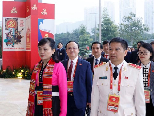 Các đại biểu đến dự lễ khai mạc Đại hội lần thứ XIV của Đảng - ảnh 5