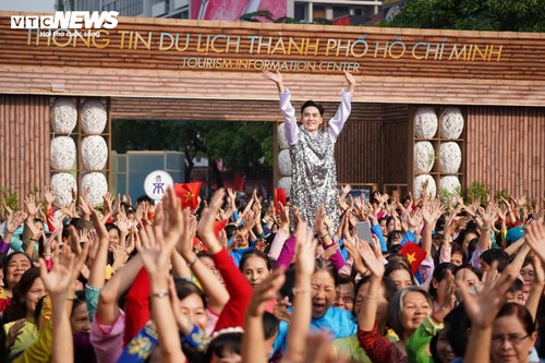 3.000 người đồng diễn áo dài trên phố đi bộ Nguyễn Huệ ngày 8/3 - ảnh 5