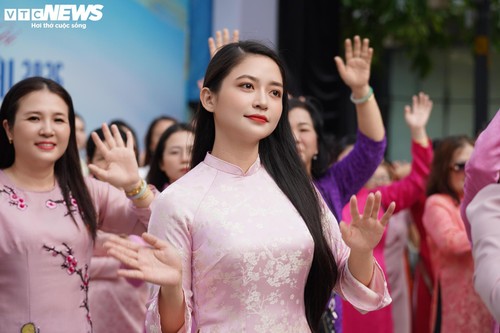 3.000 người đồng diễn áo dài trên phố đi bộ Nguyễn Huệ ngày 8/3 - ảnh 6