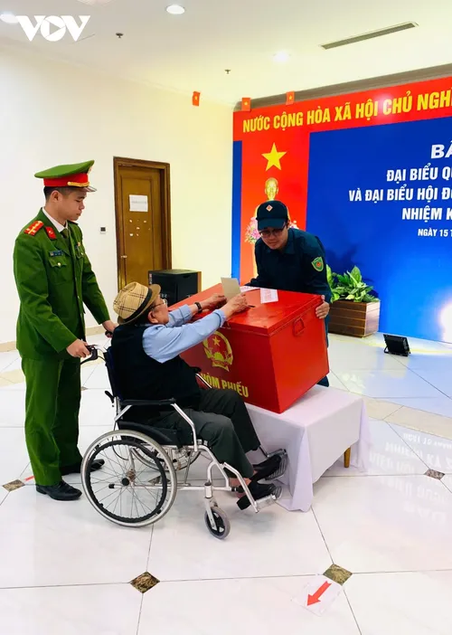 Toàn cảnh ngày bầu cử 15/3: Những hình ảnh xúc động từ khắp mọi miền - ảnh 23