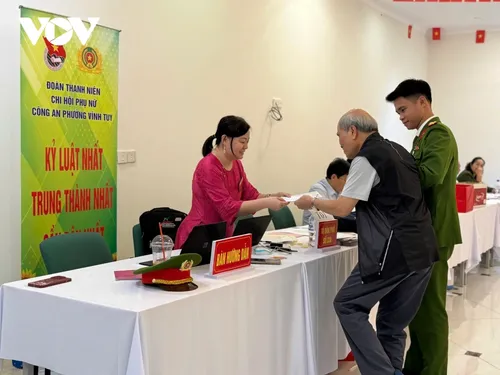 Toàn cảnh ngày bầu cử 15/3: Những hình ảnh xúc động từ khắp mọi miền - ảnh 13