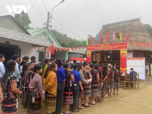 Toàn cảnh ngày bầu cử 15/3: Những hình ảnh xúc động từ khắp mọi miền - ảnh 1