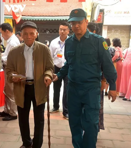 Toàn cảnh ngày bầu cử 15/3: Những hình ảnh xúc động từ khắp mọi miền - ảnh 12