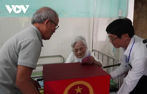 Toàn cảnh ngày bầu cử 15/3: Những hình ảnh xúc động từ khắp mọi miền - ảnh 19