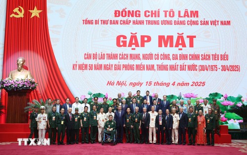 Tổng Bí thư Tô Lâm gặp mặt các cán bộ lão thành cách mạng, người có công, gia đình chính sách tiêu biểu khu vực miền Bắc - ảnh 1