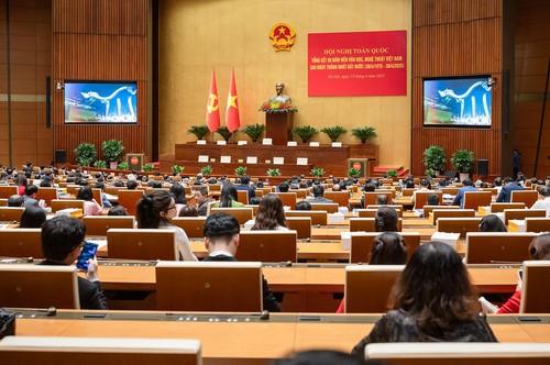 Đội ngũ văn nghệ sĩ là những người gìn giữ và thổi bùng ngọn lửa của truyền thống yêu nước, niềm tự hào dân tộc - ảnh 1