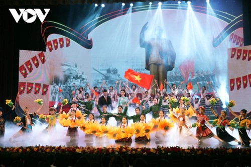 Khúc ca khải hoàn – Mừng ngày đất nước “nở hoa” - ảnh 1