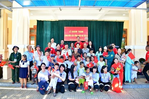 “Chuyến tàu Đại đoàn kết” đưa kiều bào ra thăm Trường Sa và Nhà giàn DK-I - ảnh 2