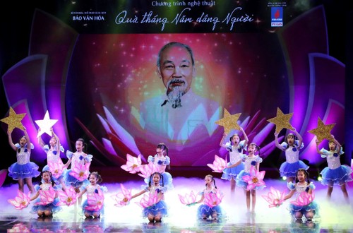 Nhiều nghệ sỹ nổi tiếng góp mặt trong chương trình nghệ thuật đặc biệt “Quà tháng 5 dâng Người”  - ảnh 1