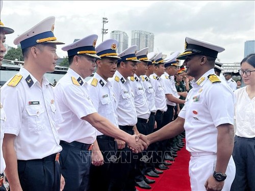 Tàu hải quân Ấn Độ Ins Darshak thăm Thành phố Hồ Chí Minh - ảnh 1