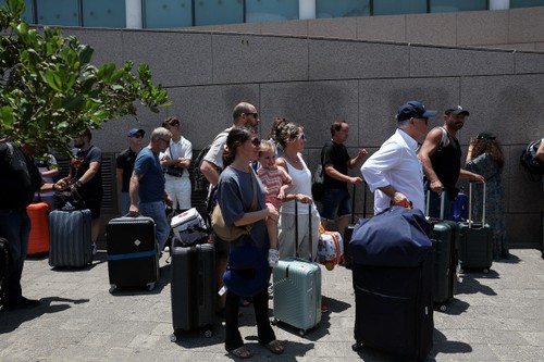 Đại sứ quán Việt Nam khuyến cáo bà con kiều bào chủ động chuẩn bị và rời khỏi Israel qua cửa khẩu đường bộ - ảnh 1