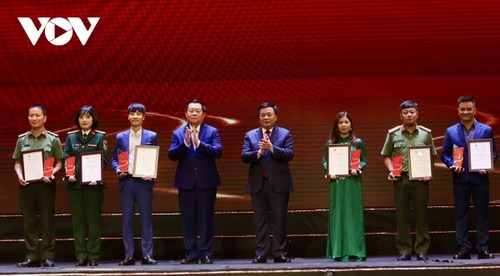 Tôn vinh các tác phẩm báo chí xuất sắc “Vì An ninh Tổ quốc và bình yên cuộc sống” - ảnh 1