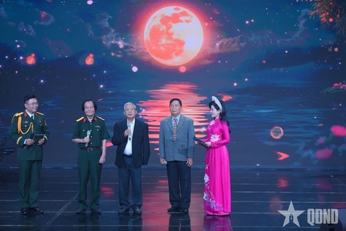 Những câu thơ viết nên hình đất nước - ảnh 1