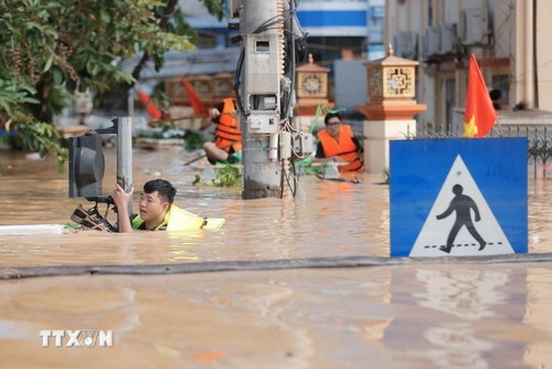 Tổ chức đại học tại Đức tặng máy lọc nước cho nạn nhân lũ lụt ở Việt Nam - ảnh 1