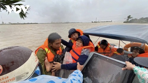 Bộ Chính trị, Ban Bí thư lập 5 đoàn công tác chỉ đạo khắc phục hậu quả mưa lũ - ảnh 1
