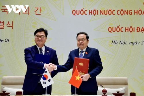 Chủ tịch Quốc hội Hàn Quốc kết thúc chuyến thăm chính thức Việt Nam - ảnh 1