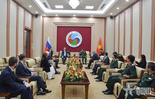 Phó Chủ tịch thứ Nhất Hội đồng Liên bang Quốc hội Liên bang Nga thăm Trung tâm Nhiệt đới Việt - Nga - ảnh 1