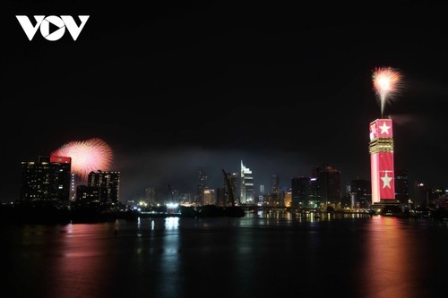 Người dân cả nước chào đón Năm mới 2026 - ảnh 2