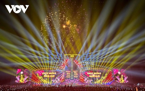 Người dân cả nước chào đón Năm mới 2026 - ảnh 3