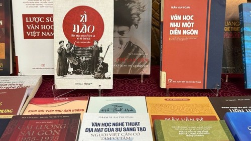 Tặng thưởng các tác phẩm lý luận, phê bình văn học nghệ thuật: Tôn vinh nỗ lực thầm lặng của các nhà nghiên cứu - ảnh 2