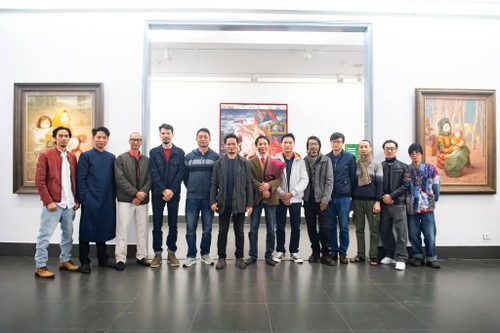 “Một thập niên Hiện thực” – Hành trình lặng lẽ của những hoạ sĩ vẽ đời sống - ảnh 1